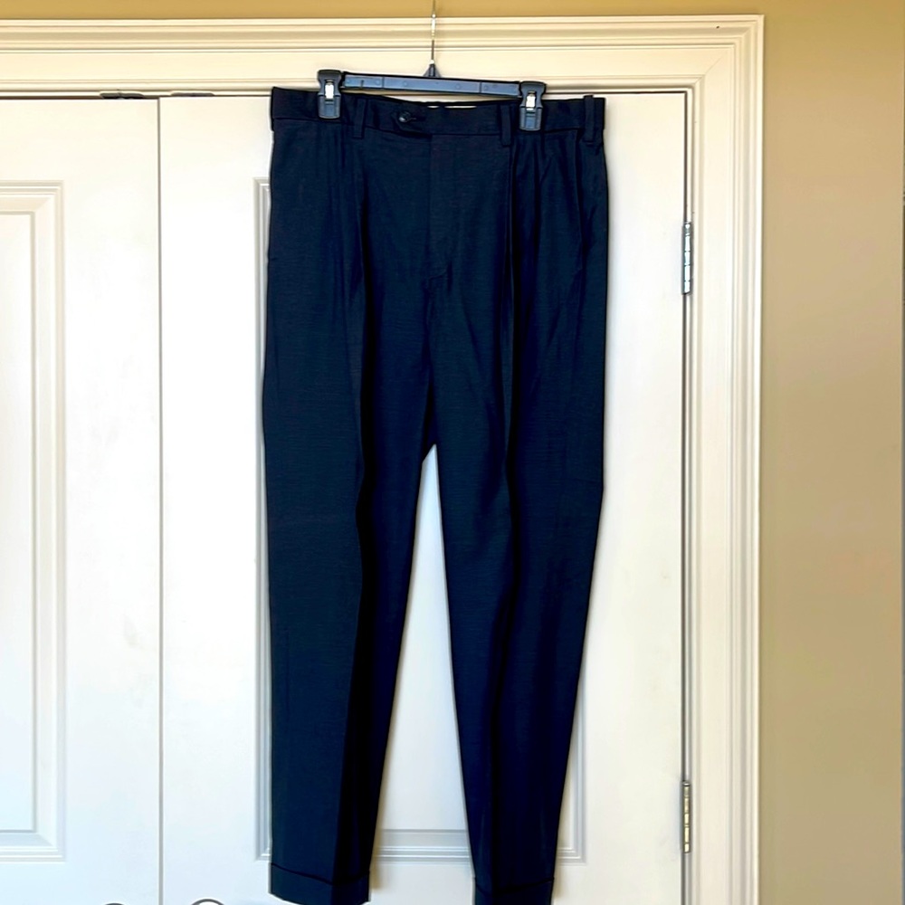 Round-tree & Yorke Easy Care pant, pleats & cuffs, pockets, 34x32 blue